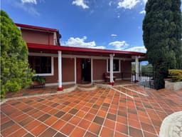 Se Vende Chalet en Copacabana - Antioquia.
