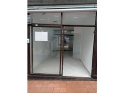 Se Vende Local En El Centro Comercial Bolivar.