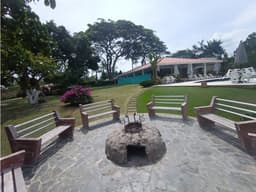 Se vende Chalet S. Club Campestre Quindío