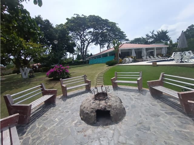 Se vende Chalet S. Club Campestre Quindío