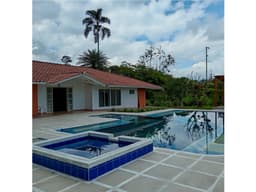 Se Vende Chalet En Condominio En Barcelona - Quindío