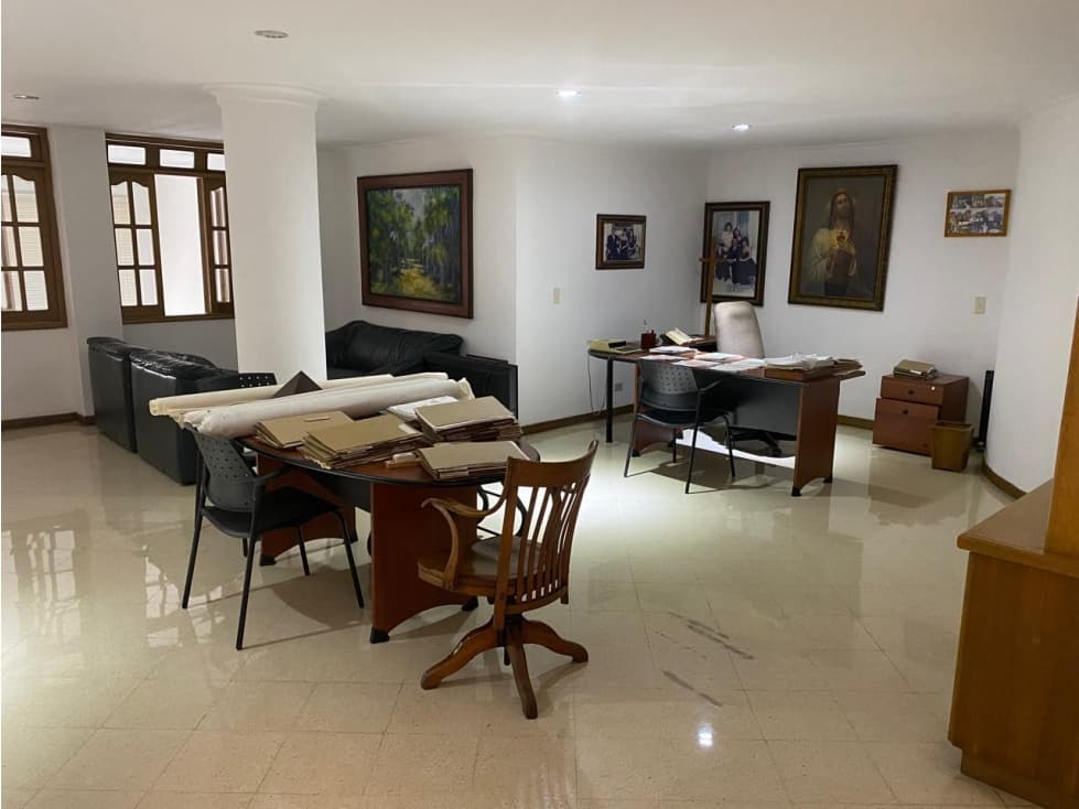 OFICINA-LOCAL EN VENTA EN EL CORAZÓN DE LAURELES — foto 1