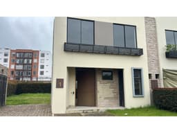 SE VENDE CASA EN CAJICA EN OBRA GRIS CONJUNTO VERDE VIVO