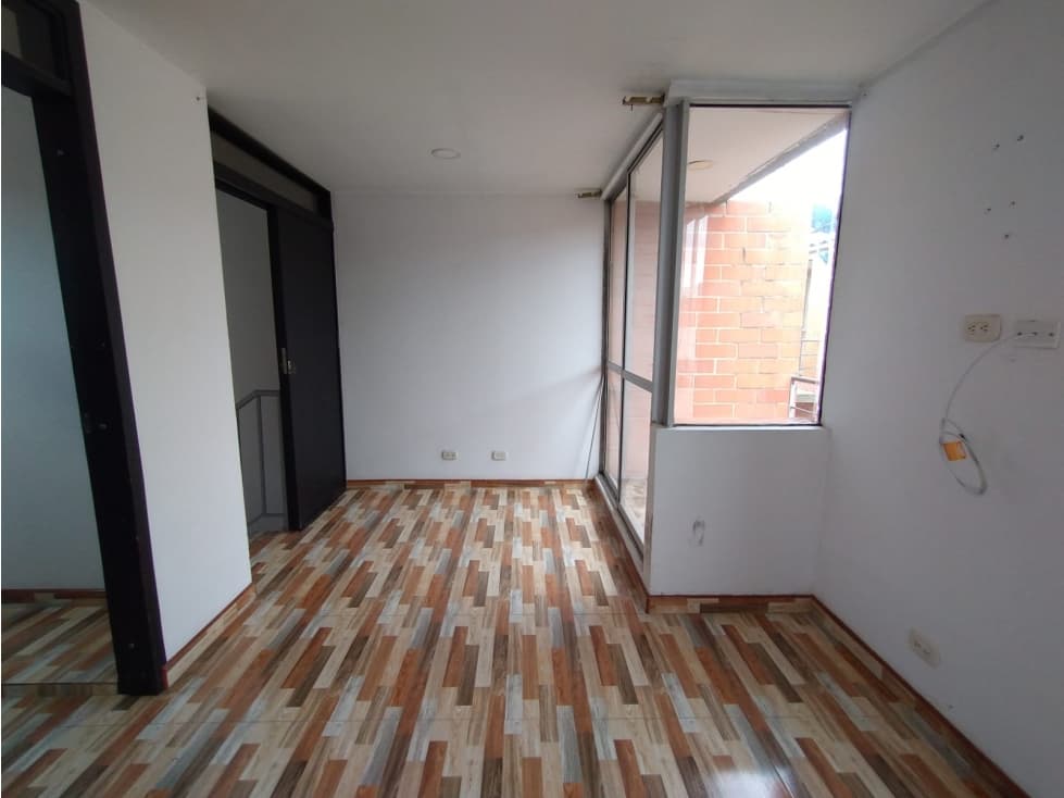 SE VENDE CASA EN MADRID — foto 2