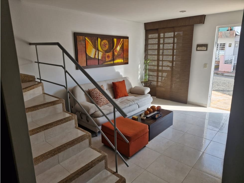 Casa en venta ubicada en Laureles — foto 2