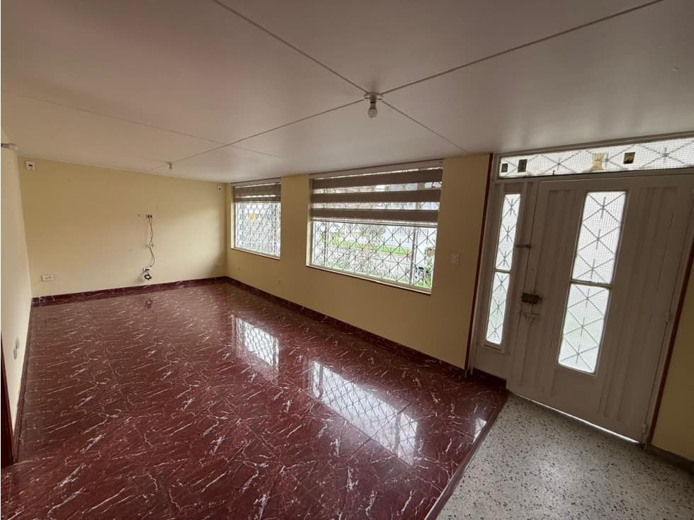 VENDEMOS CASA EN JJ VARGAS. BOGOTA — foto 1