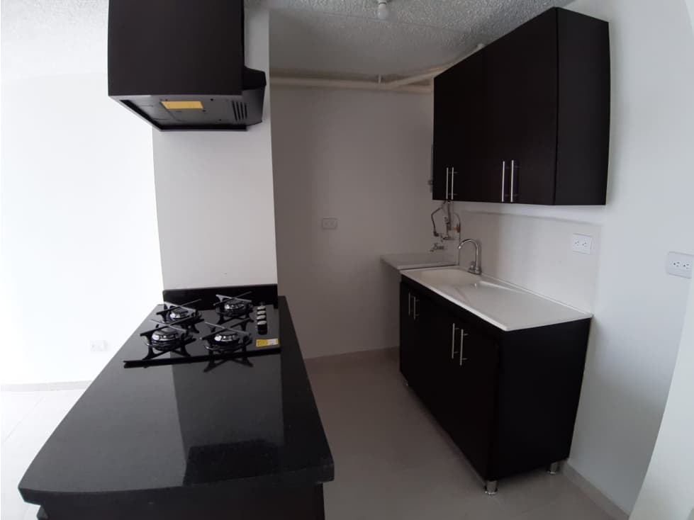 Apartamento nuevo con balcón, parqueadero cubierto y cuarto útil — foto 2