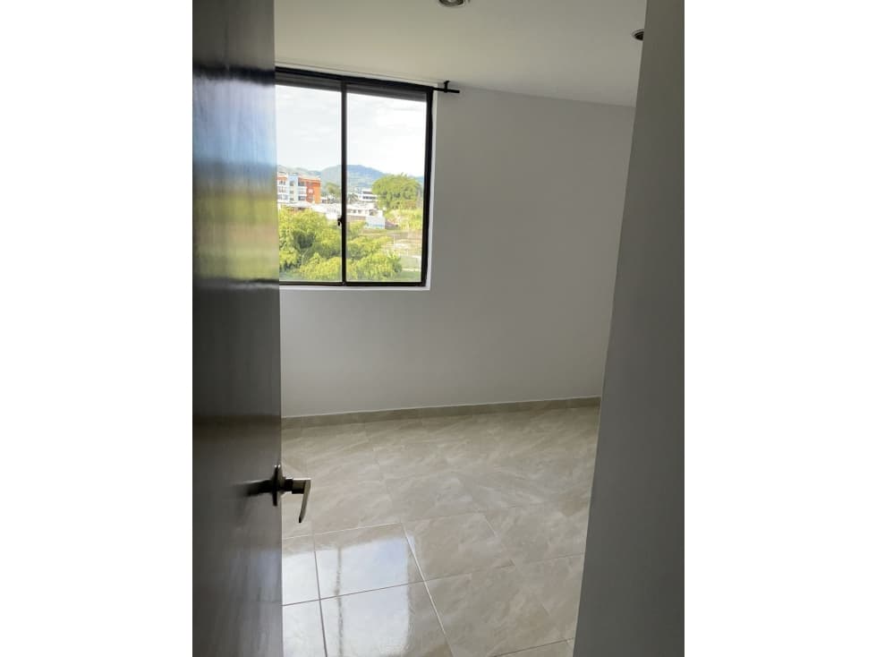 VENDO AMPLIO APARTAMENTO BIEN UBICADO — foto 4