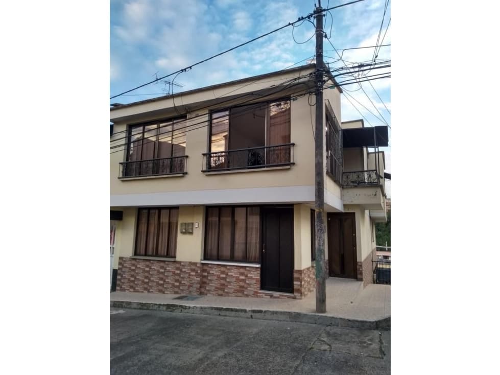 Vendo amplia casa con 3 pisos independientes — foto 1
