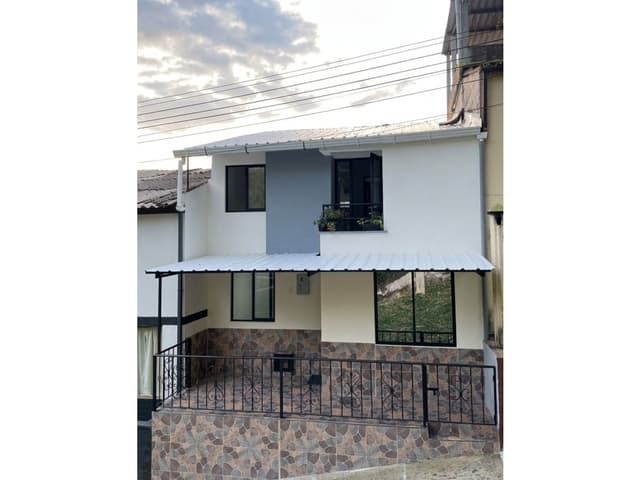 Vendo hermosa casa en Urbanización Cerrada