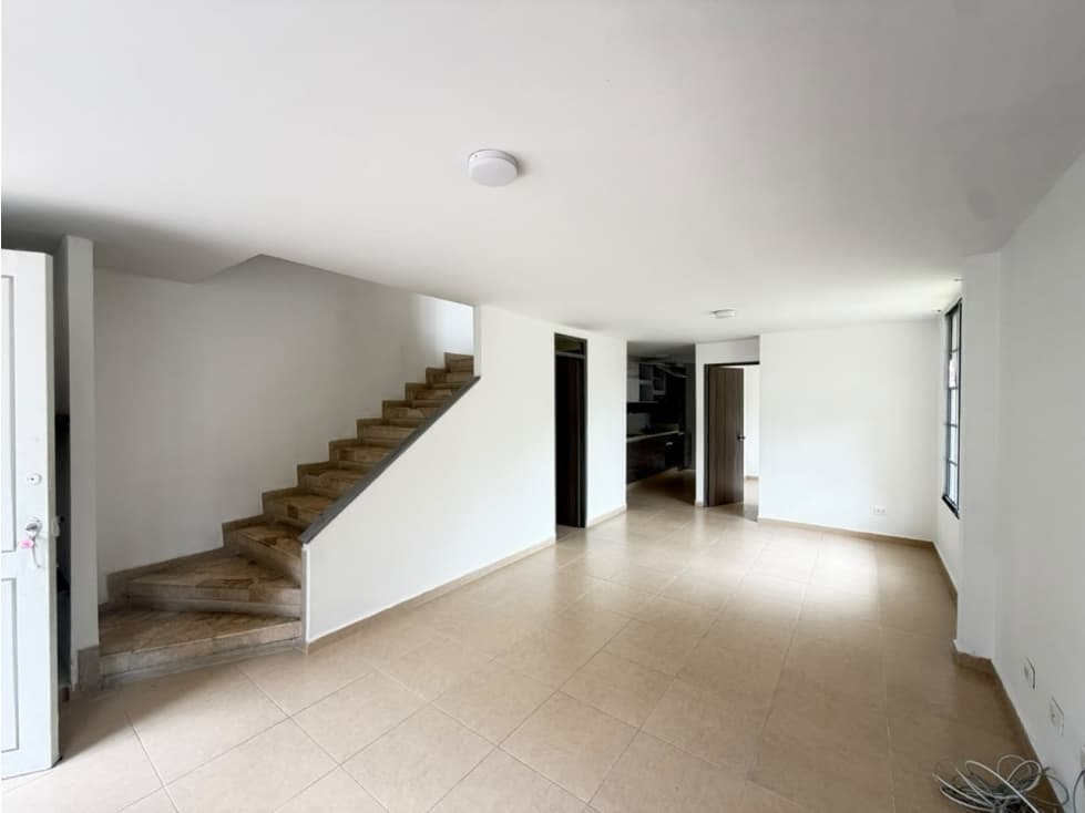 CASA EN VENTA BIEN UBICADA EN LA AV SUR — foto 2