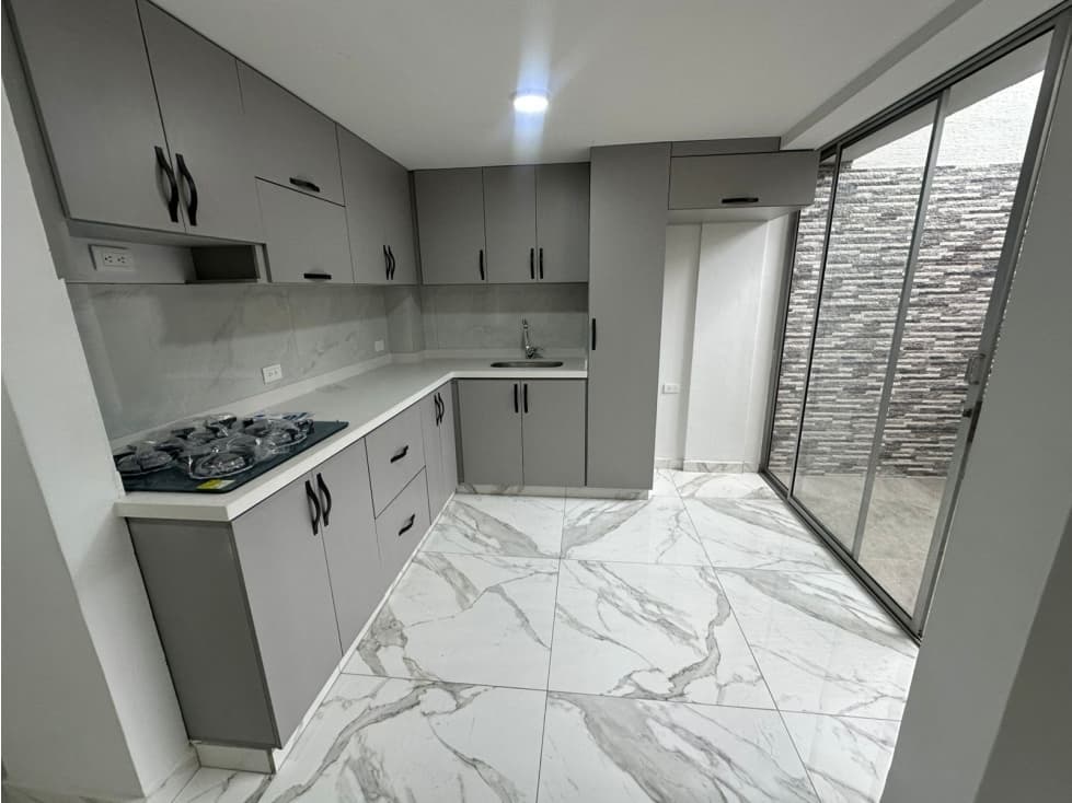 HERMOSA CASA PARA LA VENTA EN CORALES — foto 1