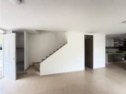 CASA EN VENTA BIEN UBICADA EN LA AV SUR