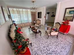 SE VENDE CASA CON EXCELENTE UBICACIÓN SOBRE LA AVENIDA DEL LIBERTADOR