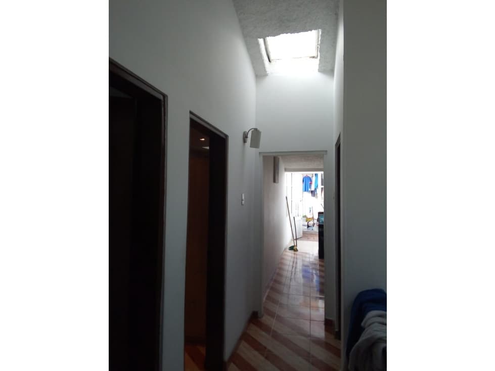 VENDO CASA SOBRE AV BOYACA 2 PISOS CON LOCAL INDEPENDIENTE. — foto 3