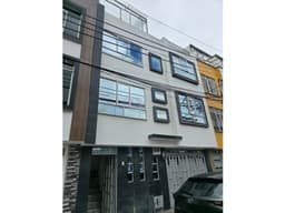 CASA EN VENTA CON 3 APARTAMENTOS Y TERRAZA SECTOR ALTAMIRA