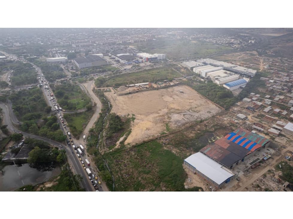 VENTA LOTE COMERCIAL E INDUSTRIAL — foto 1