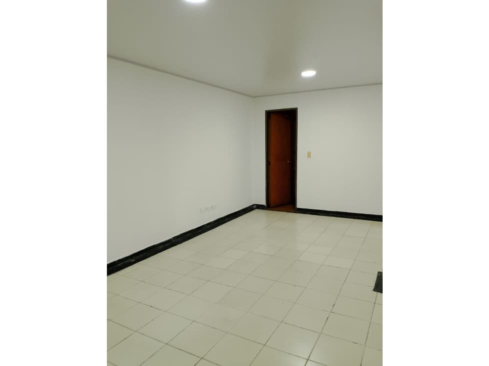 ARRENDAMIENTO OFICINA No 7 SECTOR CENTRO — foto 1