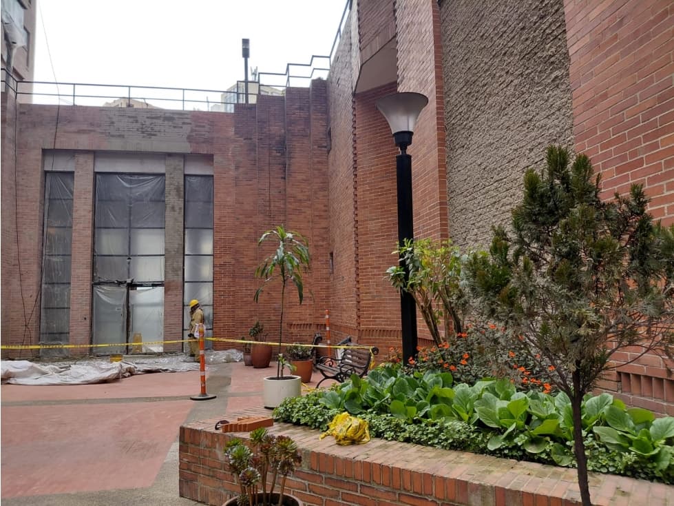 ARRIENDO OFICINA EN CONJUNTO BAVIERA — foto 3