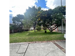 VENDO CASA NIZA CORDOBA REMODELADA
