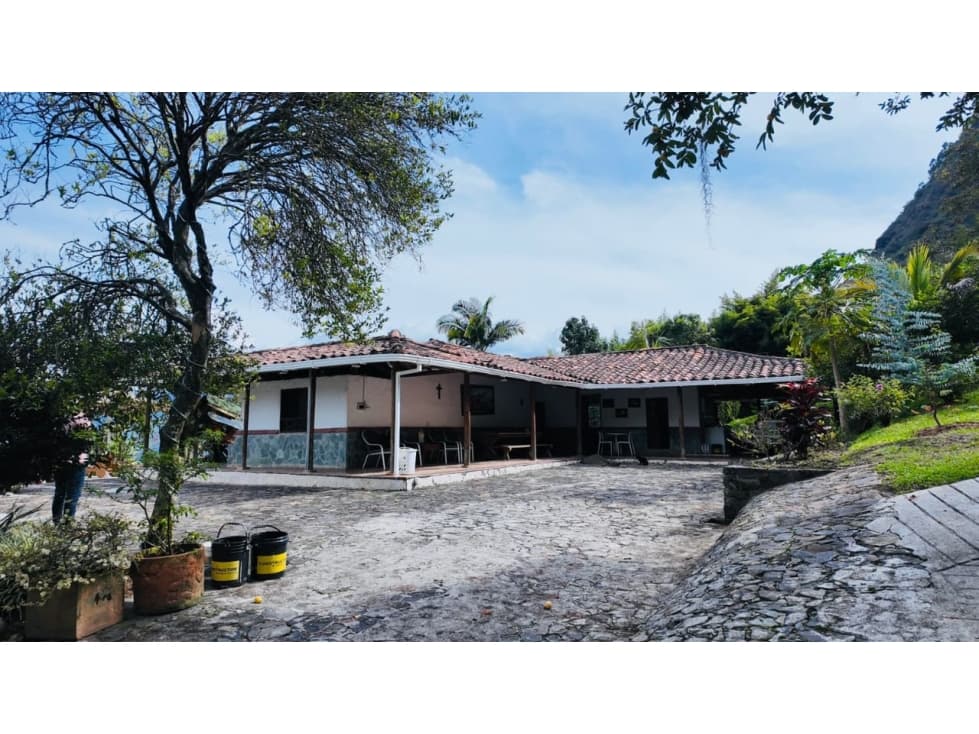 Venta de finca en Copacabana — foto 2