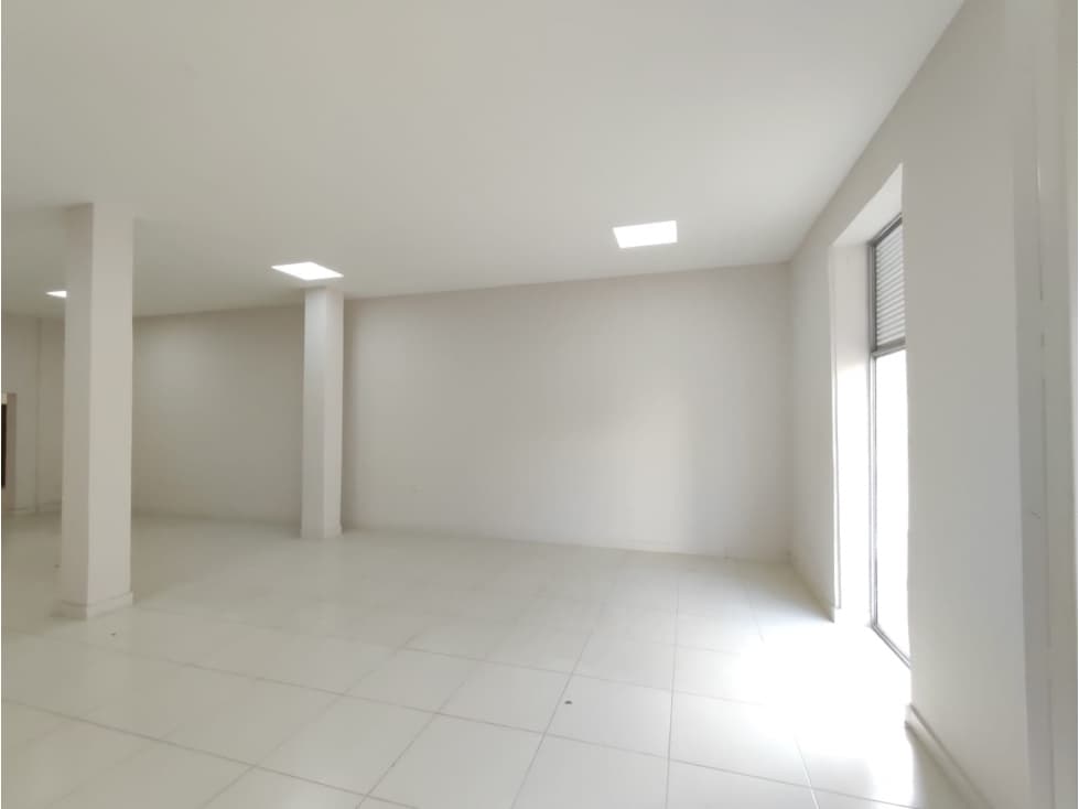 LOCAL COMERCIAL EN ARRIENDO — foto 2