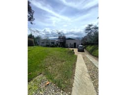 Venta Casa Finca Guarne La Clara cercana Aeropuerto con casa mayordomo