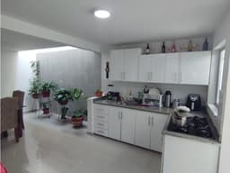 SE VENDE CASA DE DOS PISOS BARRIO ALVERNIA EN TULUÁ.