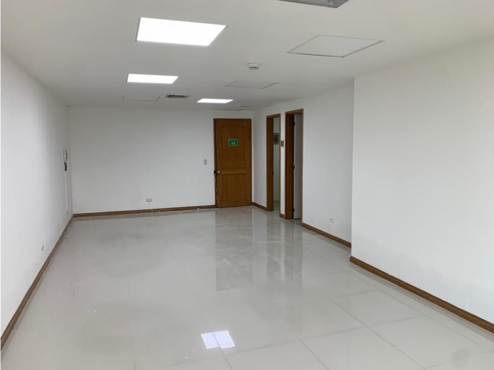 SE VENDE O SE ARRIENDA OFICINA POBLADO — foto 5