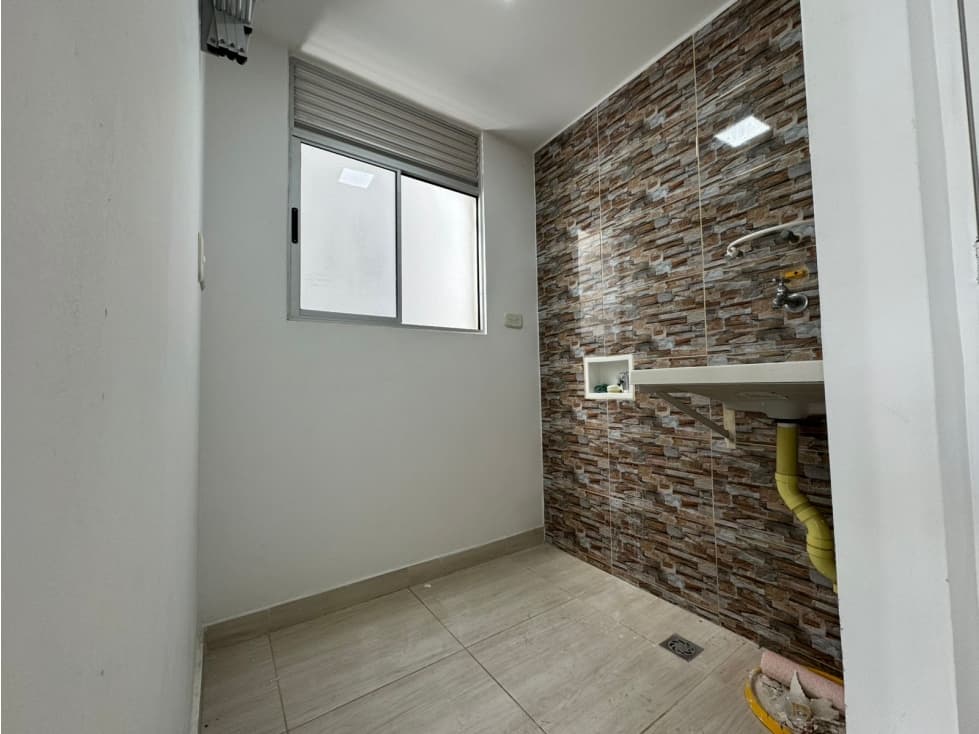 ARRIENDO APARTAMENTO EN CR LAUREL - 3 PISO — foto 5