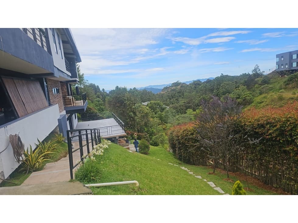 VENDO Casa + cabaña + apartamento en Envigado — foto 1