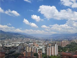 Venta de moderno apartamento en Sabaneta, sector Aves Maria.