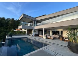 VENTA moderna CASA con PISCINA en Las Palmas -POBLADO. Pedido $15.000