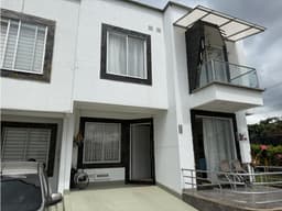 VENTA CASA EN AV. CENTENARIO - NORTE DE ARMENIA Q.
