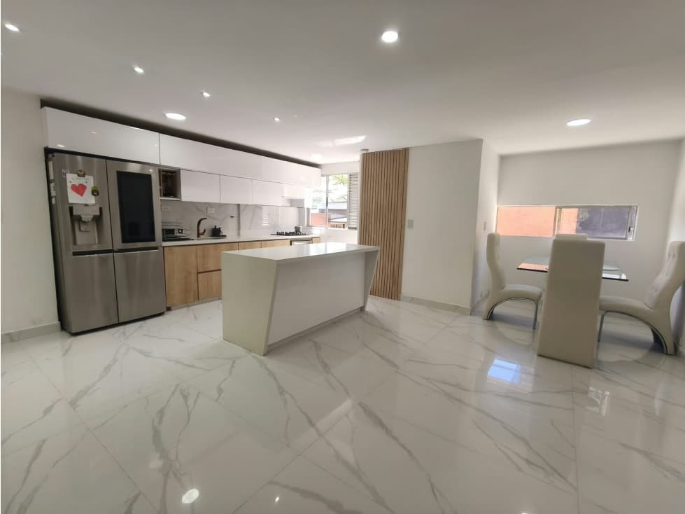 Casa Remodelada en Arriendo, Poblado, Altos del Poblado. — foto 2