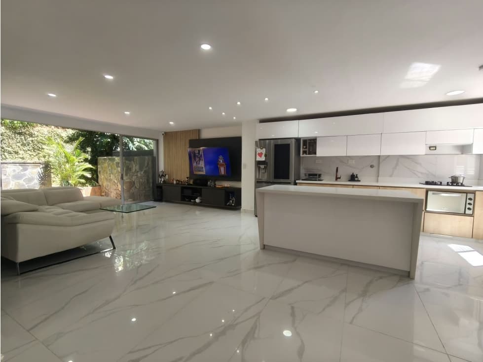 Casa Remodelada en Arriendo, Poblado, Altos del Poblado. — foto 3