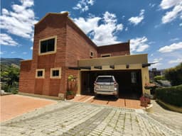 Casa Independiente en Venta, Envigado El Escobero Bajito 1.000 m² lote