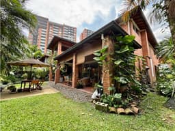 Casa en venta, Benedictinos Envigado.