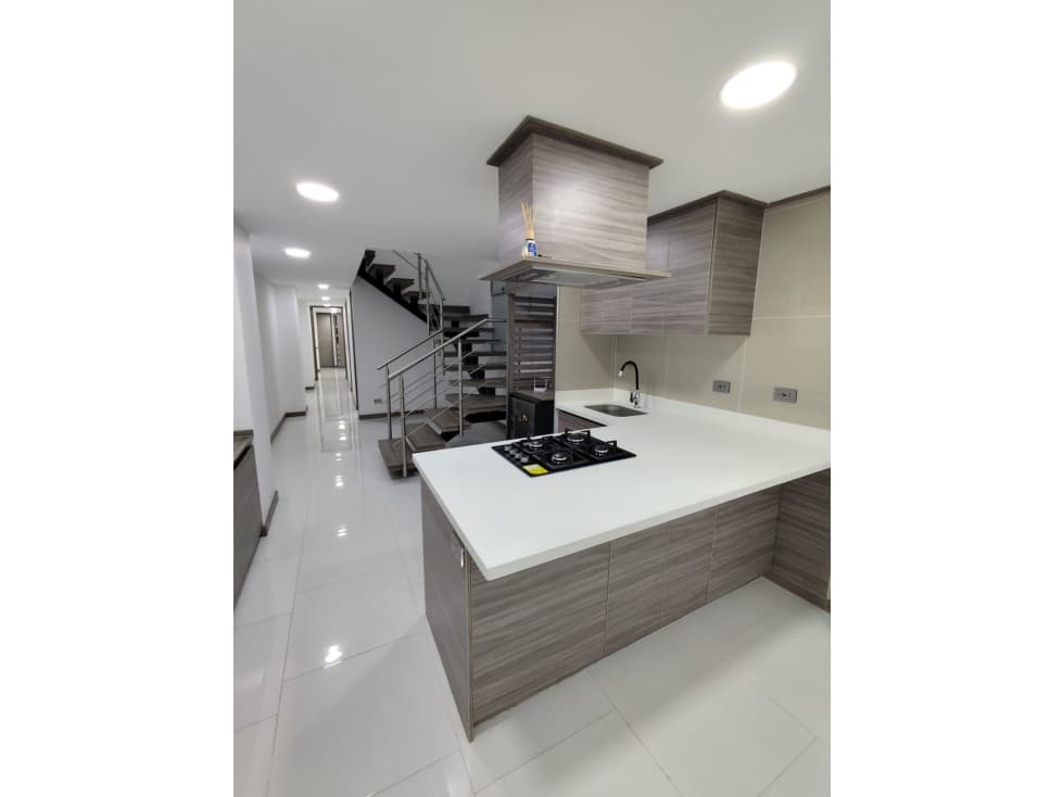 Apartamento duplex para la venta en itagui sector pilsen — foto 1
