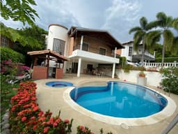Casa de verano en zona urbana de San Jerónimo