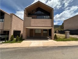 Casa unifamiliar en Arriendo y Venta el retiro vereda la argentina
