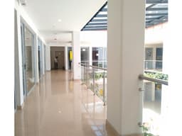 Local comercial en Ayacucho, Mall Boulevar 49 cerca al Tranvía