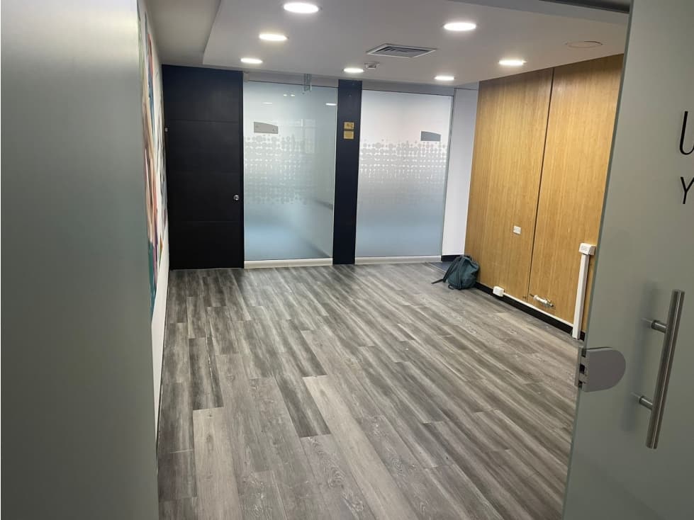 Edificio corporativo independiente Oficinas en arriendo — foto 4