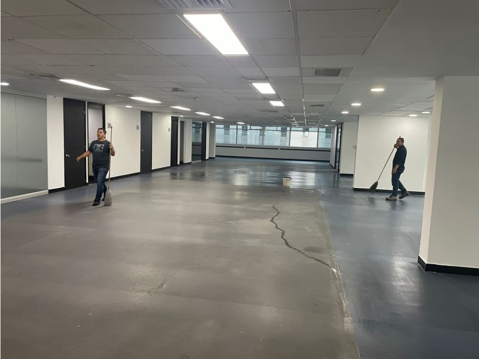 Edificio corporativo independiente Oficinas en arriendo — foto 5