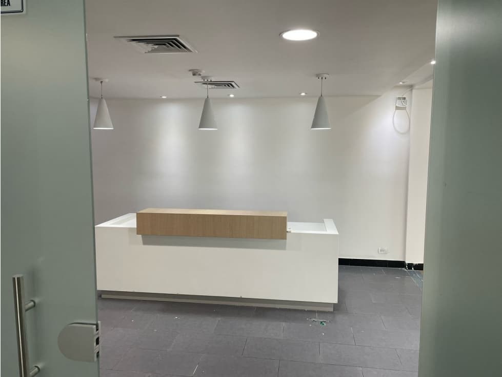 Edificio corporativo independiente Oficinas en arriendo — foto 6