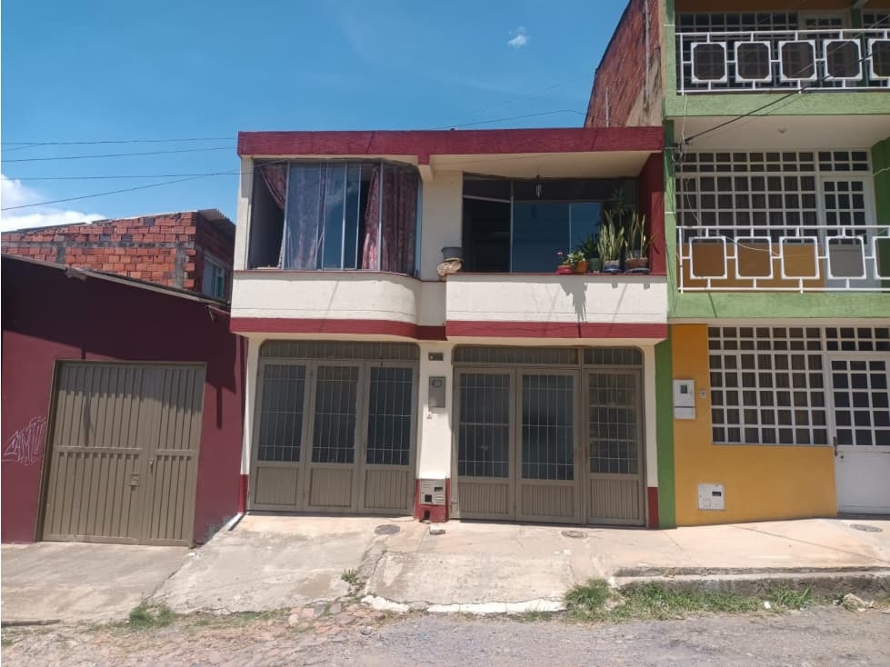 SE VENDE CASA DE DOS NIVELES BARRIO TRAPICHE — foto 2