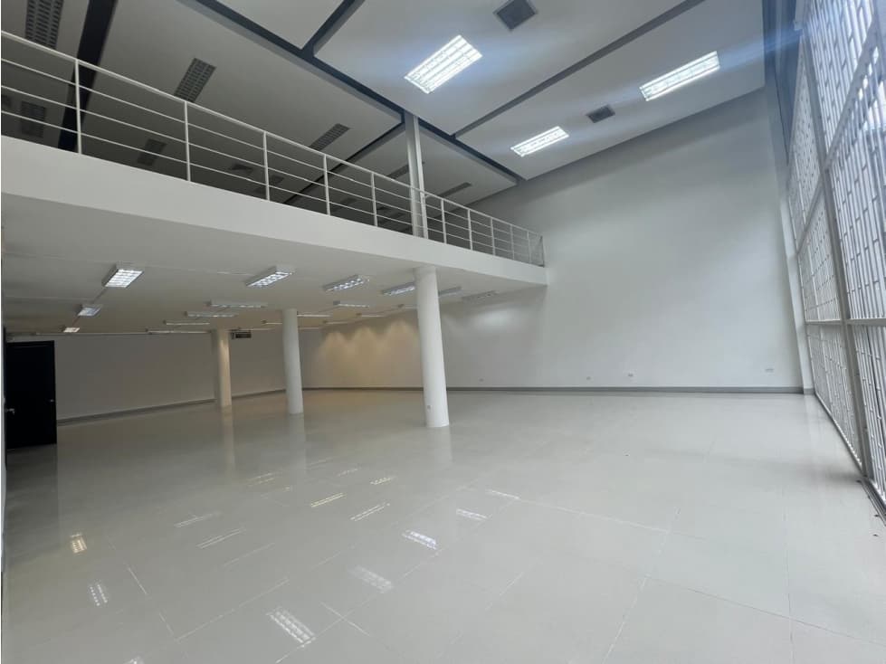 AVENIDA 6 TA. LOCAL COMERCIAL VIA PRINCIPAL 450 M2 — foto 2
