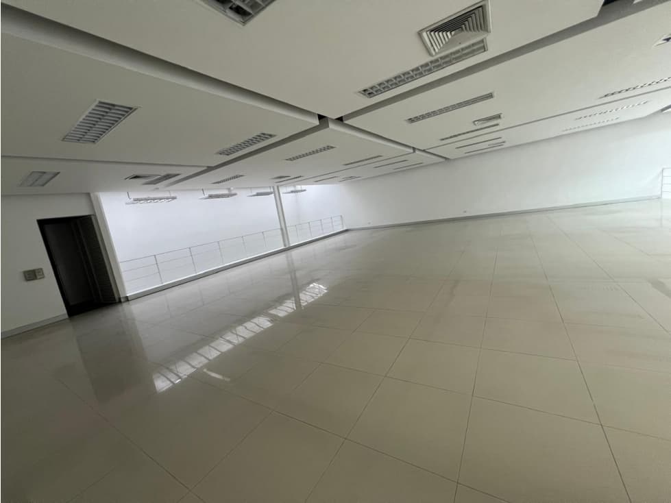 AVENIDA 6 TA. LOCAL COMERCIAL VIA PRINCIPAL 450 M2 — foto 3