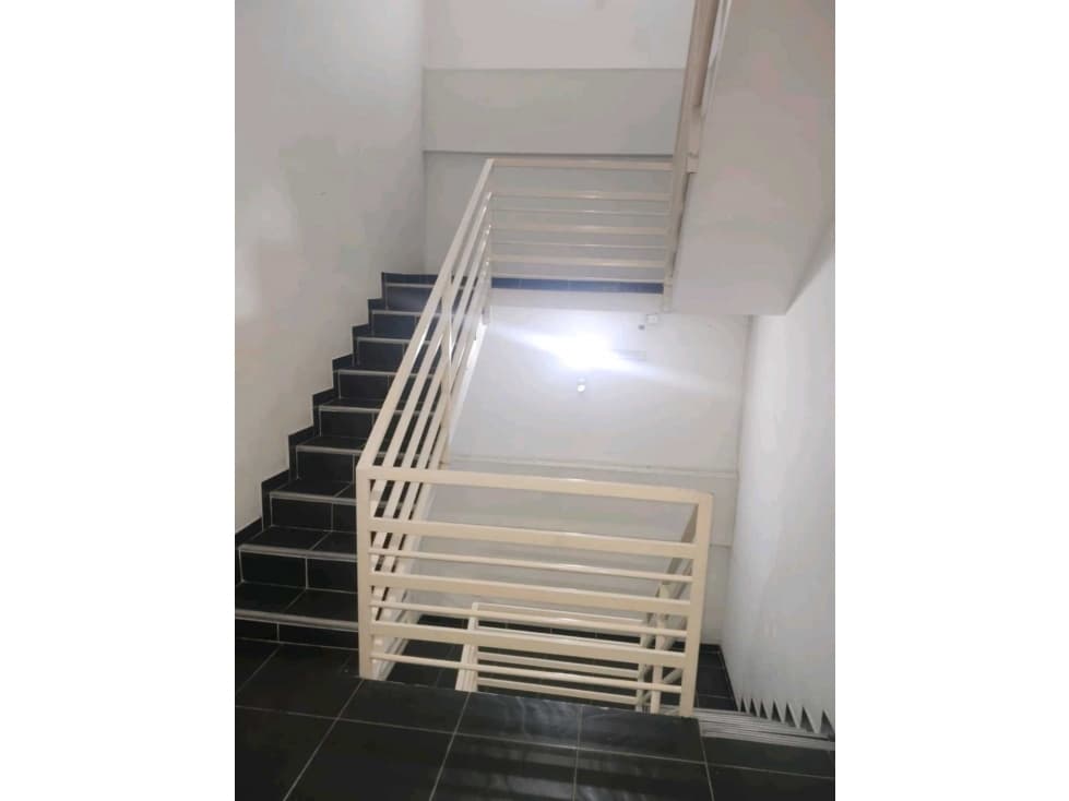 Vendo edificio sur de cali pampalinda 5 pisos 1 local 14 apartamentos — foto 4