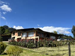 Casa en Tabio sector Rio Frio occidental, con amplia zona verde